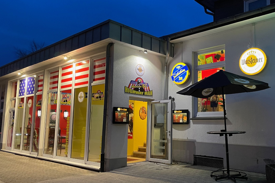 Eingang des HIGHWAY MAN im Bahnhof Bestwig